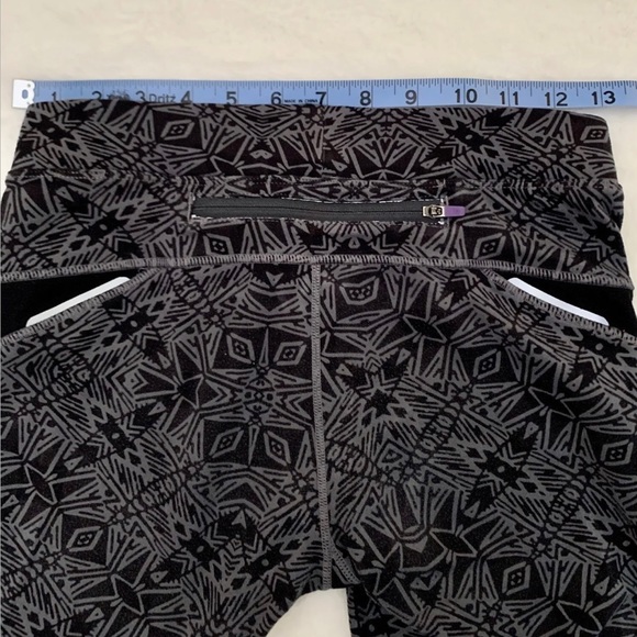 Athleta Bare To Run Knicker Cairo Cropped Capri Reflective Sonar Leggings SZ XS - Picture 9 of 12
